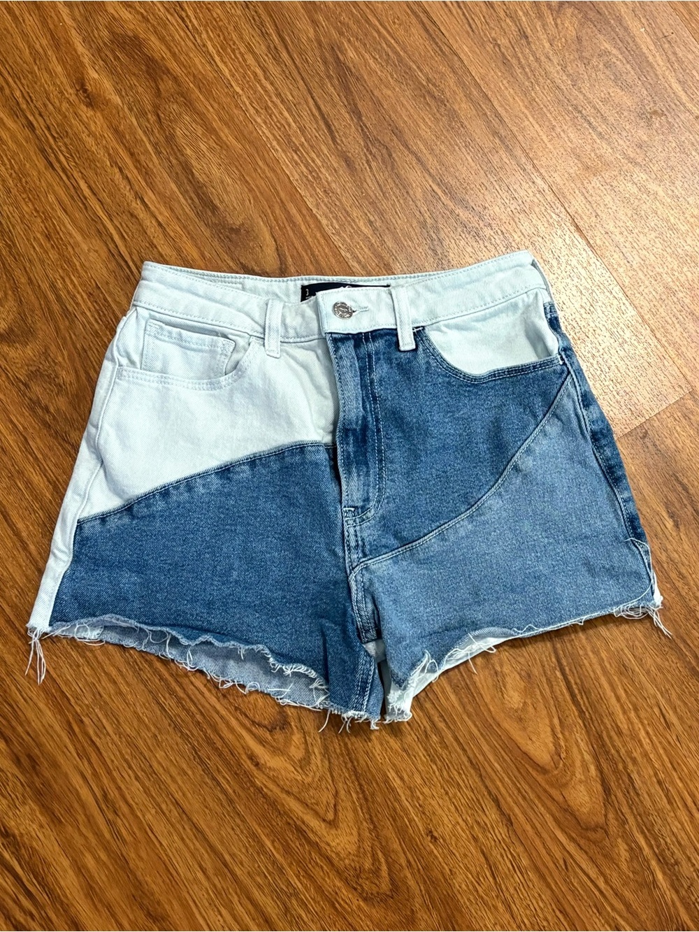Hollister Women’s Ultra High-Rise Patchwork Denim Mom Shorts Size 3 - 26”